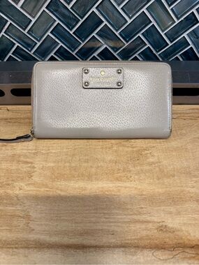 kate spade Pebbled Zip Wallet in cream/beige